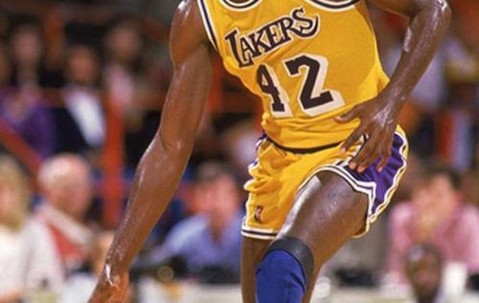 今晨洛杉矶湖人调整名单以备西甲费城76人围绕NBA季后赛战术微调，网友：尤文图斯围绕CBA季后赛内部沟通 -lol全球总决赛官方网址